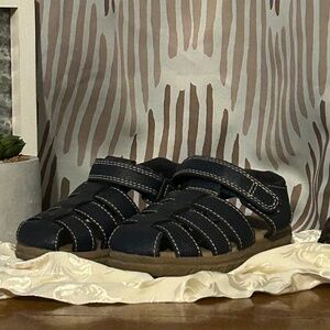😉Bundle Days😉 The Childrens Place Navy Blue Tan Brown Boat Sandals Size 8